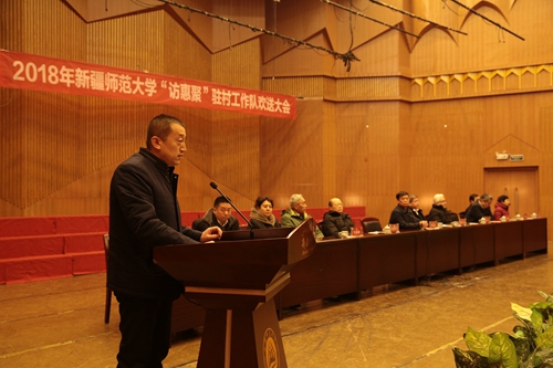 音乐学院教师杨志刚代表驻村队员作表态发言